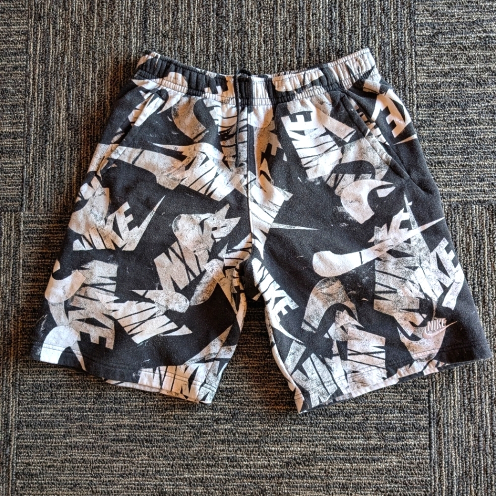 Nike AOP Black And White Shorts Soft 3 Pocket Size Small
